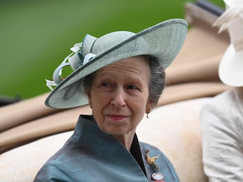 “Non sei la Regina”. L’affondo choc della principessa Anna contro Camilla