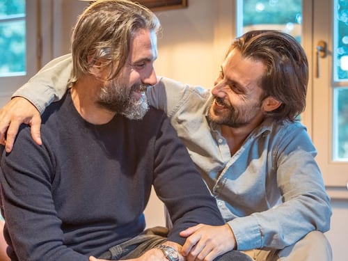 Luca Calvani si è sposato: chi è il compagno, la figlia avuta da Francesca Arena e il coming out