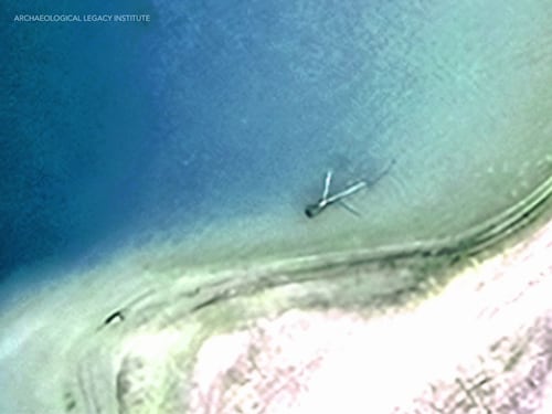Il “Taraia Object” e i granchi giganti: una nuova spedizione per ritrovare l’aereo scomparso di Amelia Earhart