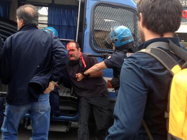 Massa, scontri e feriti al comizio di Salvini 1