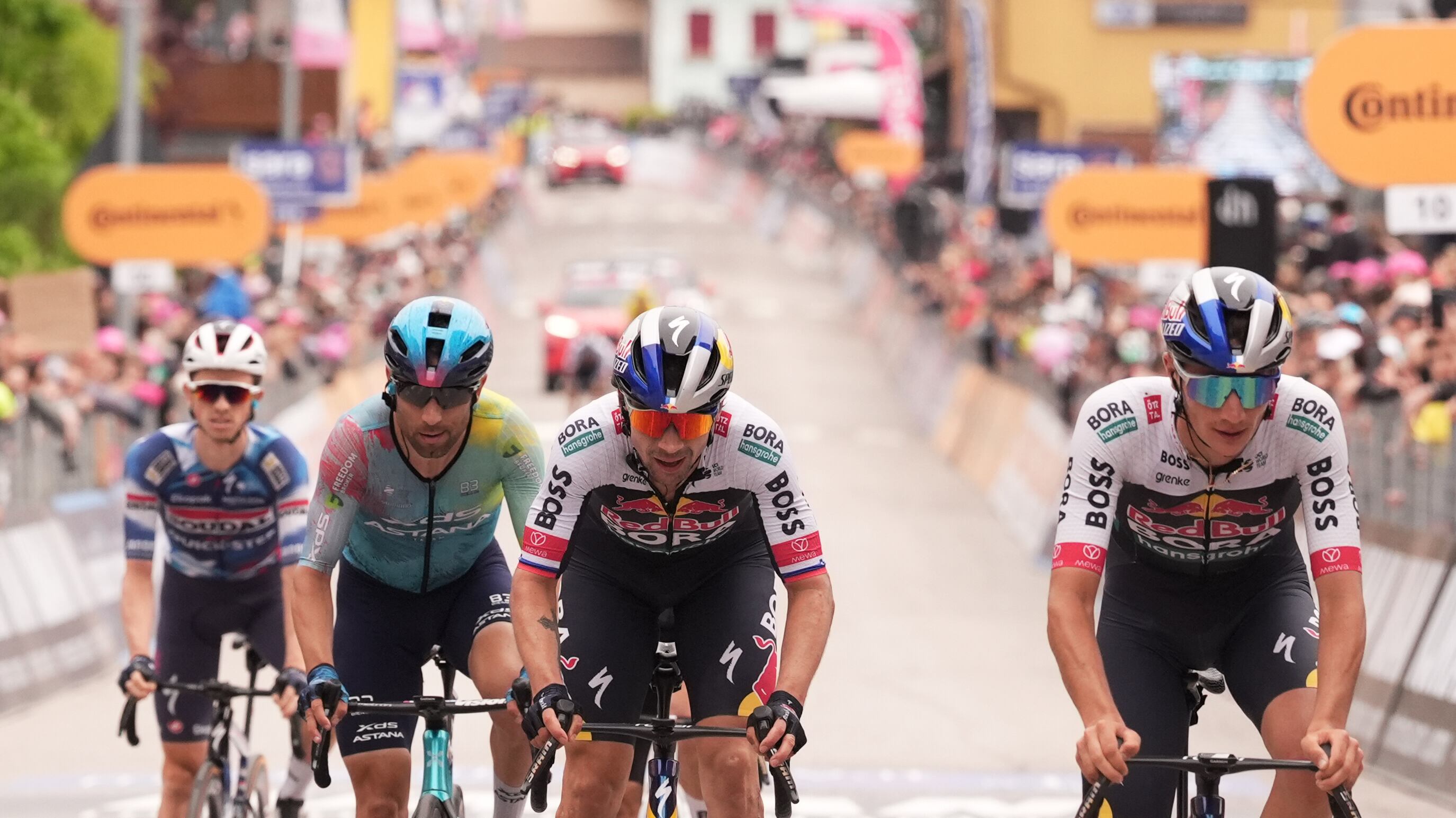 Giro d’Italia, Roglic crolla sul Monte Grappa. Vince Verona, Del Toro in gran forma
