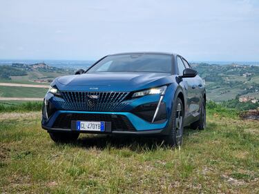 Peugeot 408, le foto del crossover “tuttofare” 3