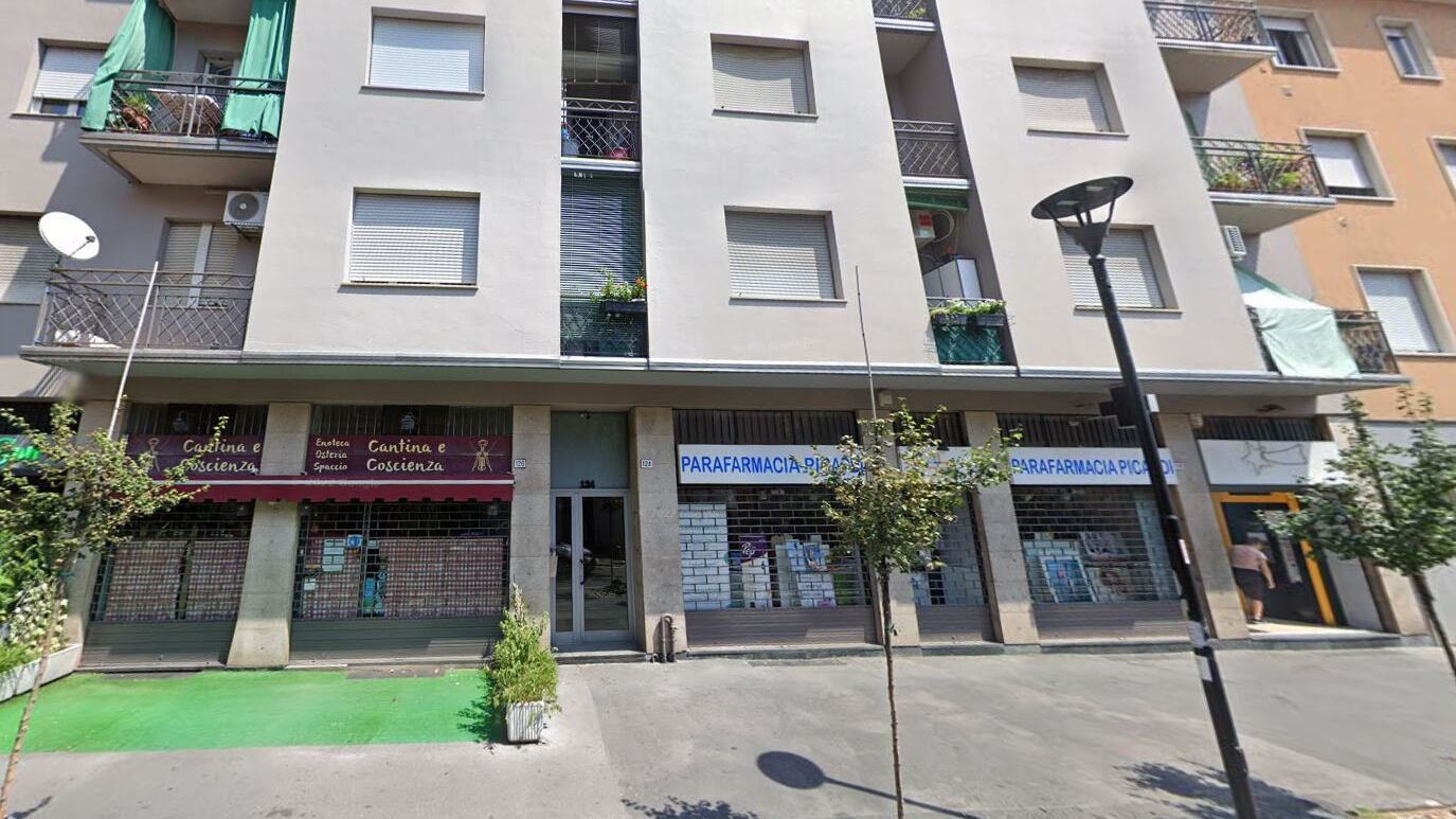 Gioca con la sorellina, il pitbull la azzanna: paura per la bimba di 2 anni a Milano