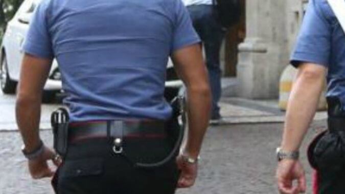 Chivasso, disturbi sul treno e testate ai militari: fermati 4 giovani