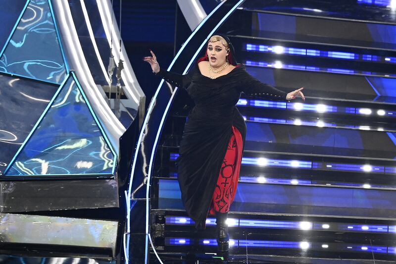 Sanremo 2024: ecco il look della seconda serata del Festival di BigMama 10