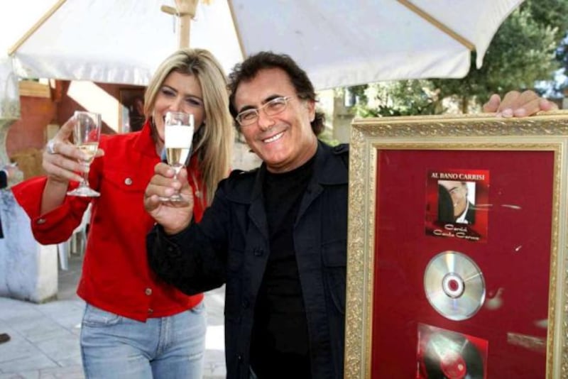 Loredana Lecciso, sempre sexy in tv e sul Web 17