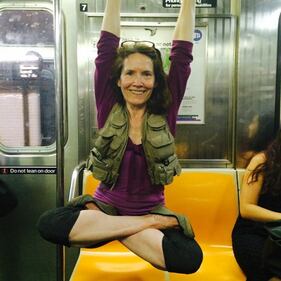 Ora lo yoga si fa in metropolitana 13