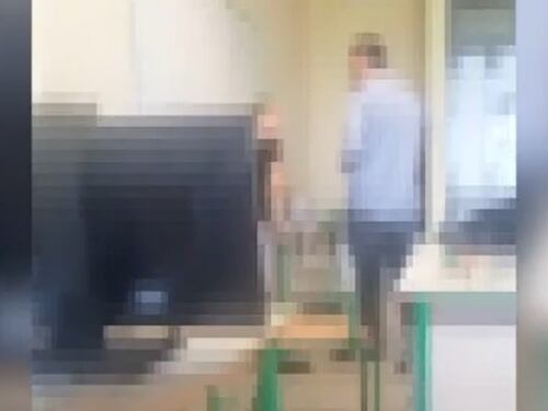 Studente lo prende in giro: la reazione choc del professore