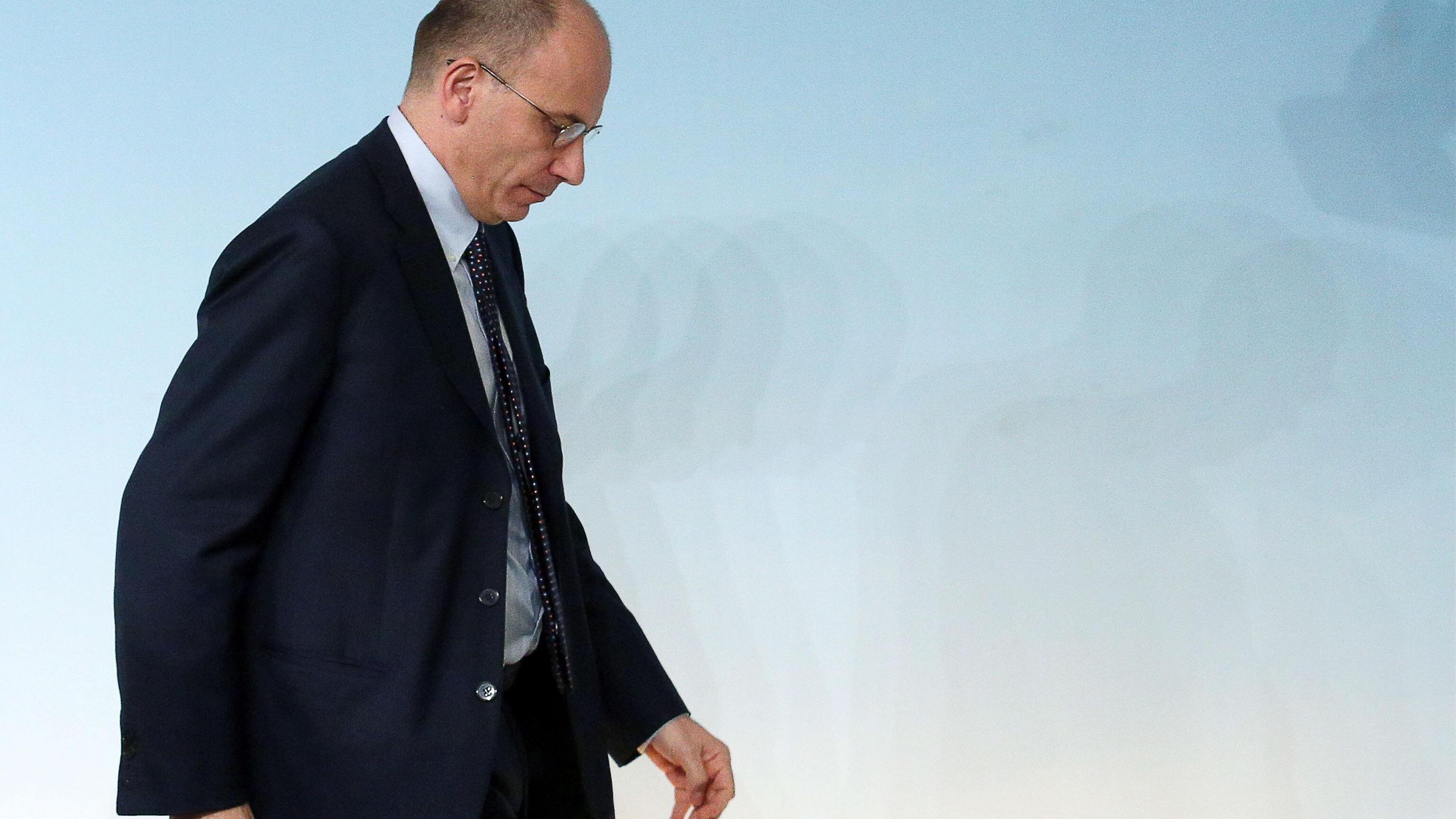 Il governo è alla frutta, si salvi chi può
