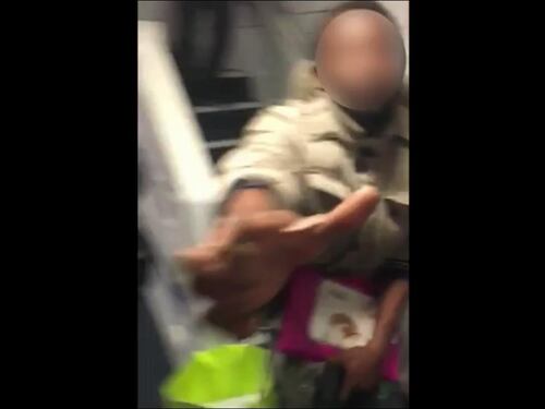 Rho, filma straniero senza biglietto e viene aggredita