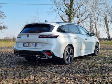 Peugeot 308 SW, guarda le foto 10