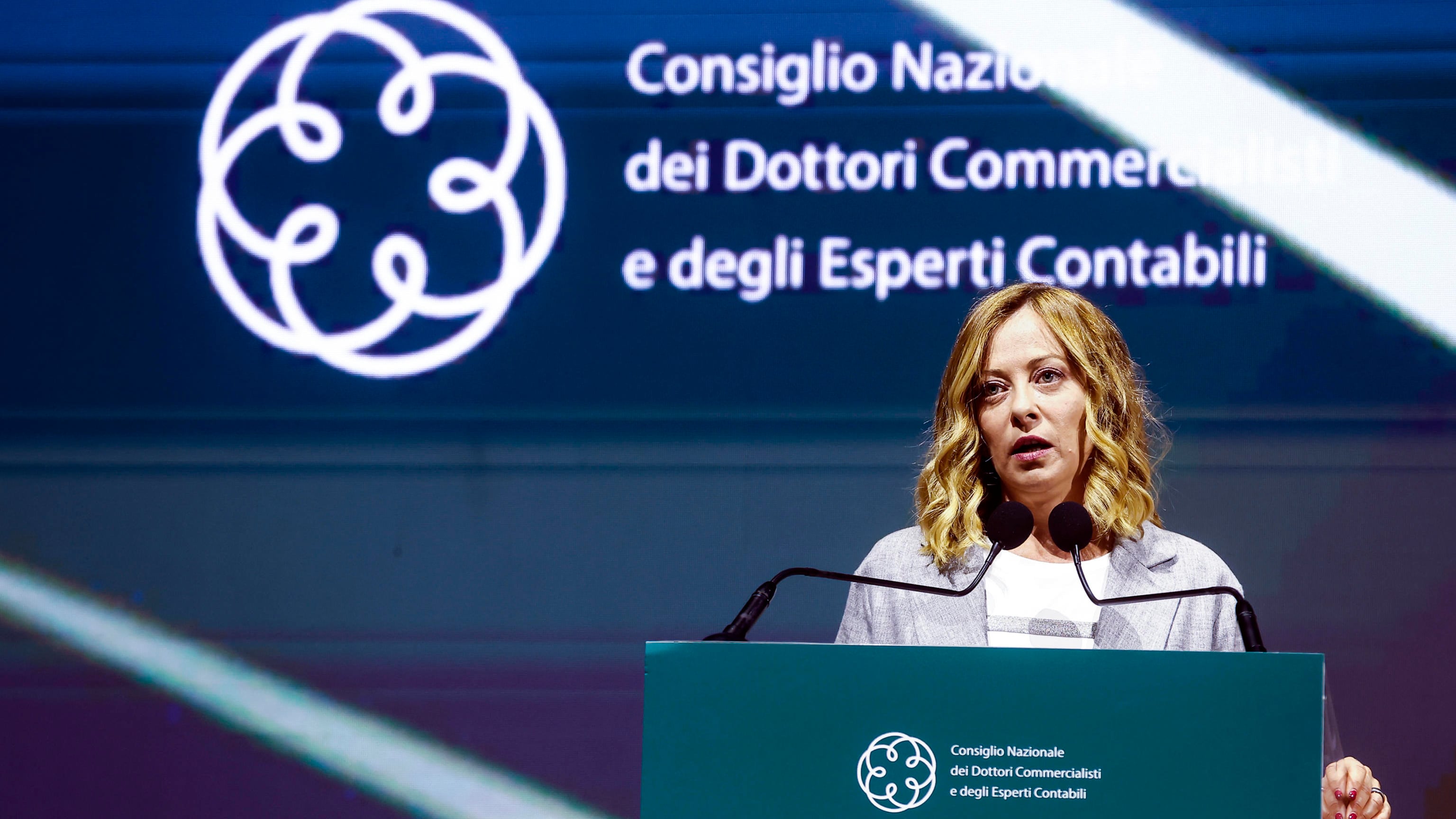 Meloni: “Taglieremo le tasse al ceto medio”