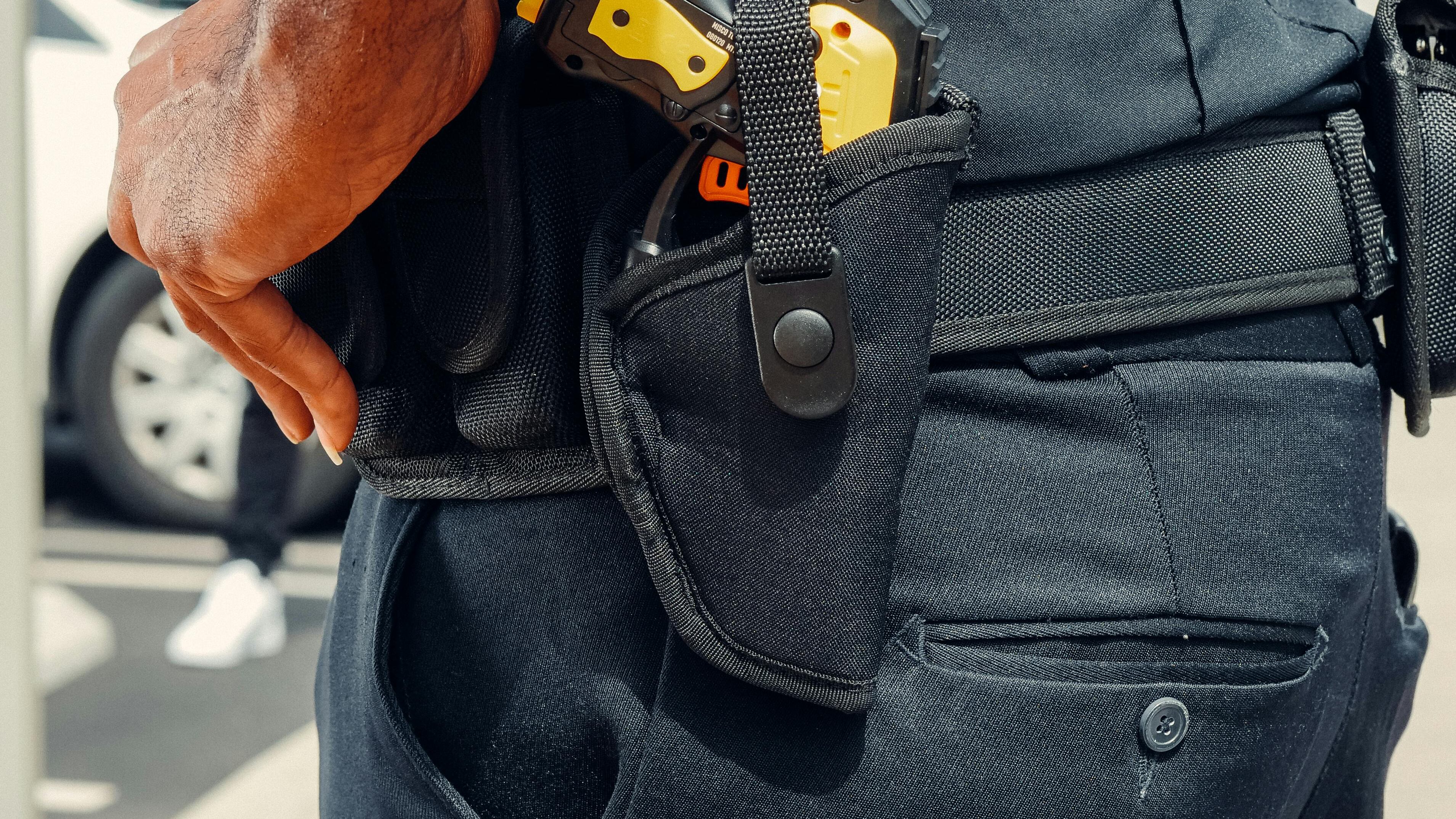 Da oggi vigili con il Taser, ma solo per 4 agenti del reparto Mobile