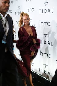 Beyoncé Knowles, seno in vista e scollo mozzafiato a New York 52