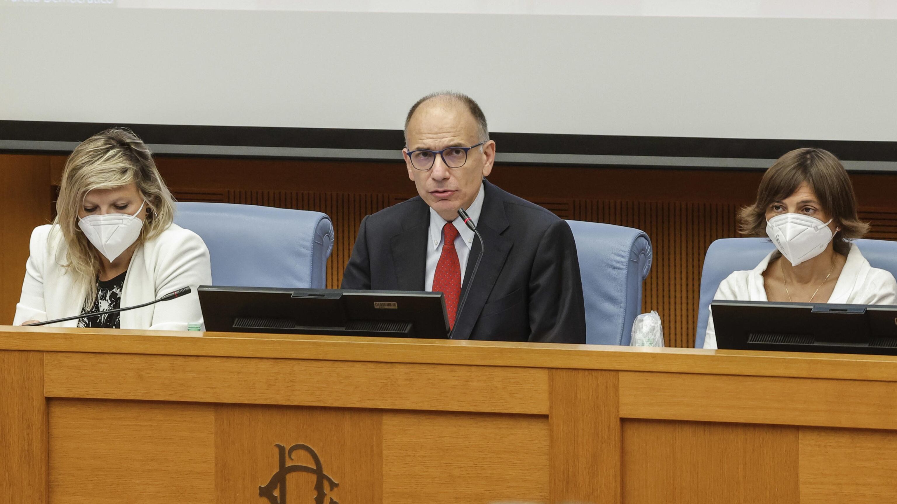 Dalle sardine agli ex grillini: Letta imbarca proprio tutti