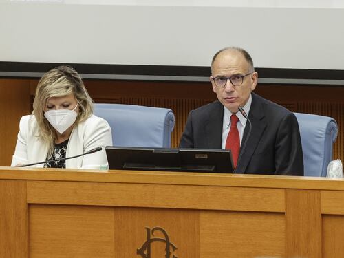 Dalle sardine agli ex grillini: Letta imbarca proprio tutti