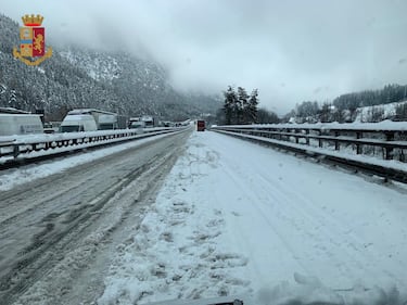 Brennero, le immagini dell'autostrada innevata 5