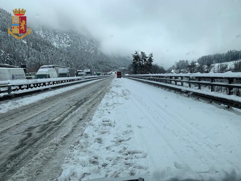 Brennero, le immagini dell'autostrada innevata 5