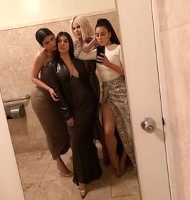 Sorelle Kardashian, lo scatto hot sui social 1