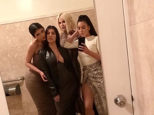 Sorelle Kardashian, lo scatto hot sui social