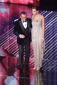Sanremo 2016: gli abiti della prima serata 18