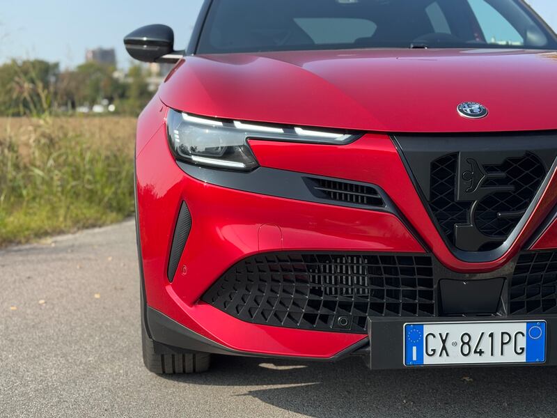 Alfa Romeo Junior Q4: guarda la gallery del B SUV elettrificato e a trazione integrale 5
