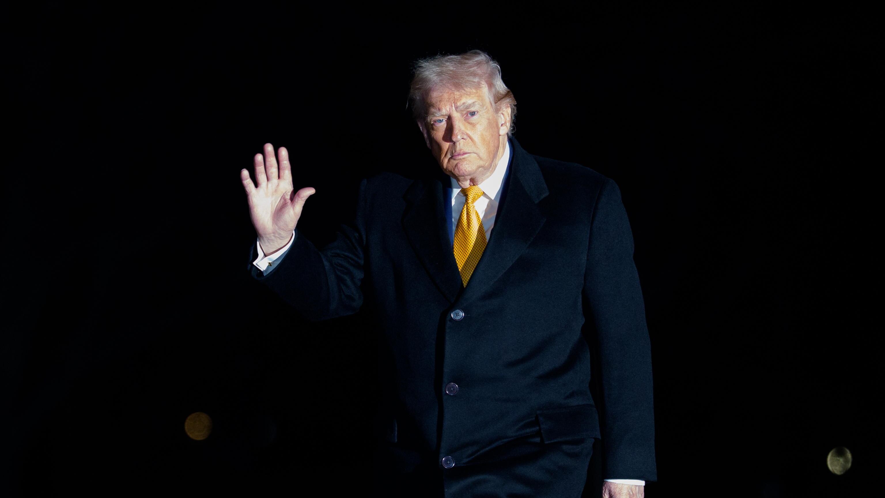 Trump: "Dobbiamo prenderla". La Groenlandia trema e accusa