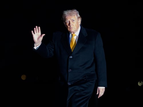 Trump: "Dobbiamo prenderla". La Groenlandia trema e accusa