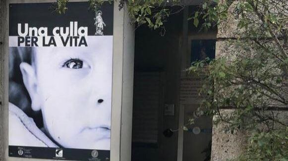 "Neonati abbandonati? L'ancora di salvezza sono le culle termiche"