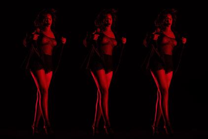 Rihanna semi-nuda nel video "Kiss it better": foto 4