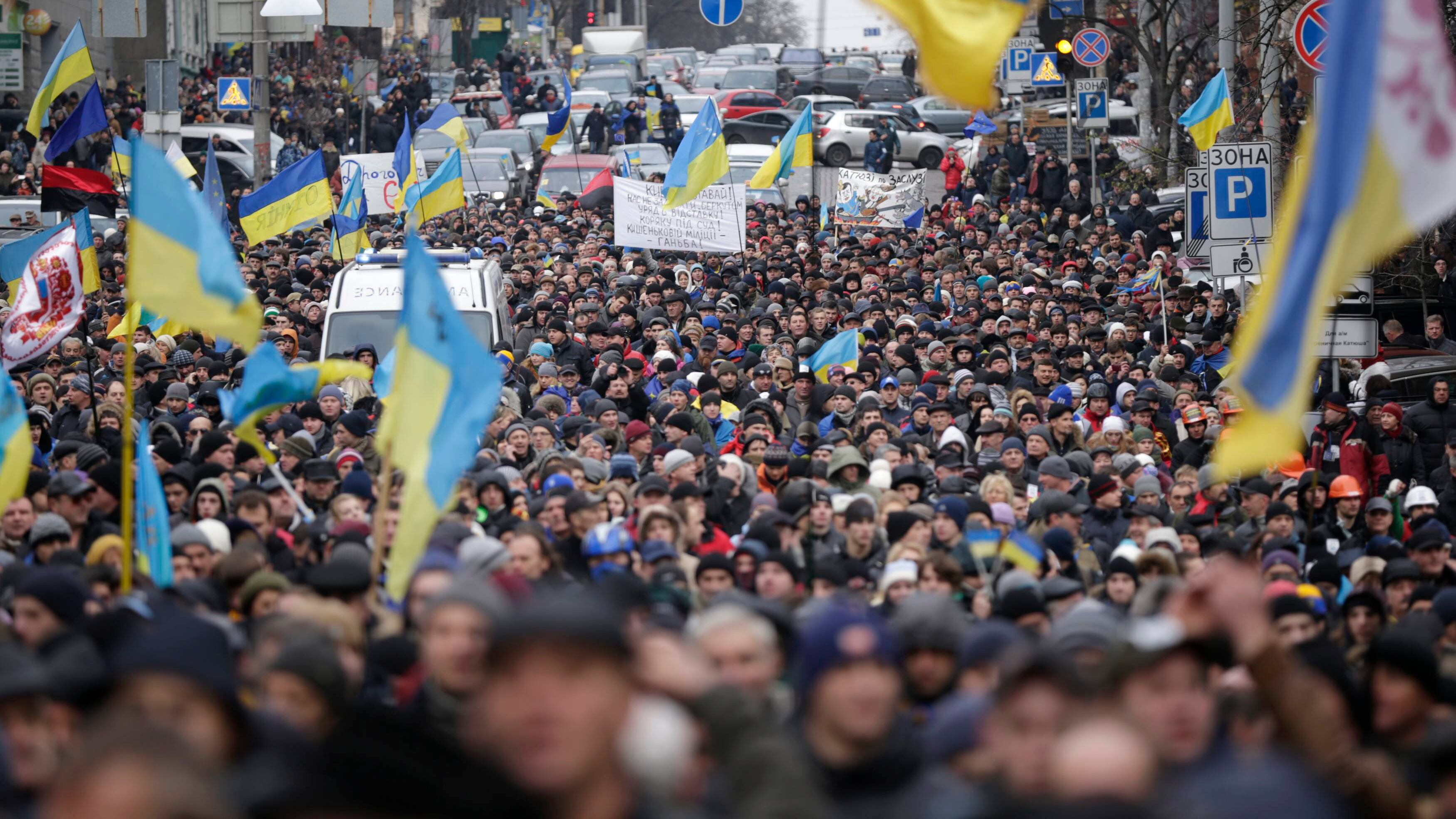 Ucraina, 100mila europeisti sfidano il divieto a manifestare