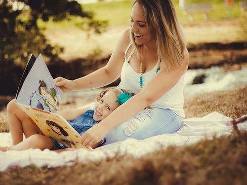 Il vecchio libro di carta meglio dell’e-book, almeno per leggere fiabe