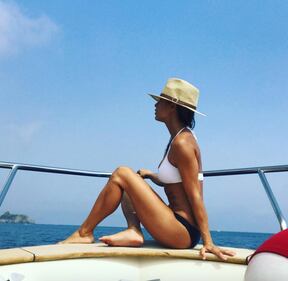 Elisabetta Canalis sexy in spiaggia 7