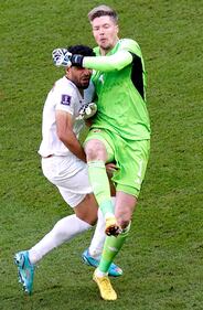 Il portiere del Galles espulso dopo un'uscita pericolosa 3