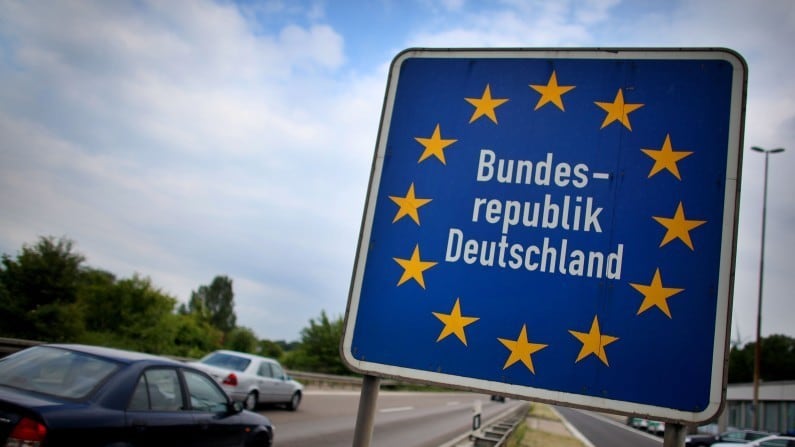 Germania, strappo a sorpresa: "Schengen? È da sospendere"
