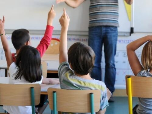Vercelli, sospesa maestra d’asilo: insulti e violenze sui bimbi