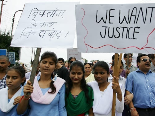 India, quattro condanne a morte per lo stupro della studentessa sul bus