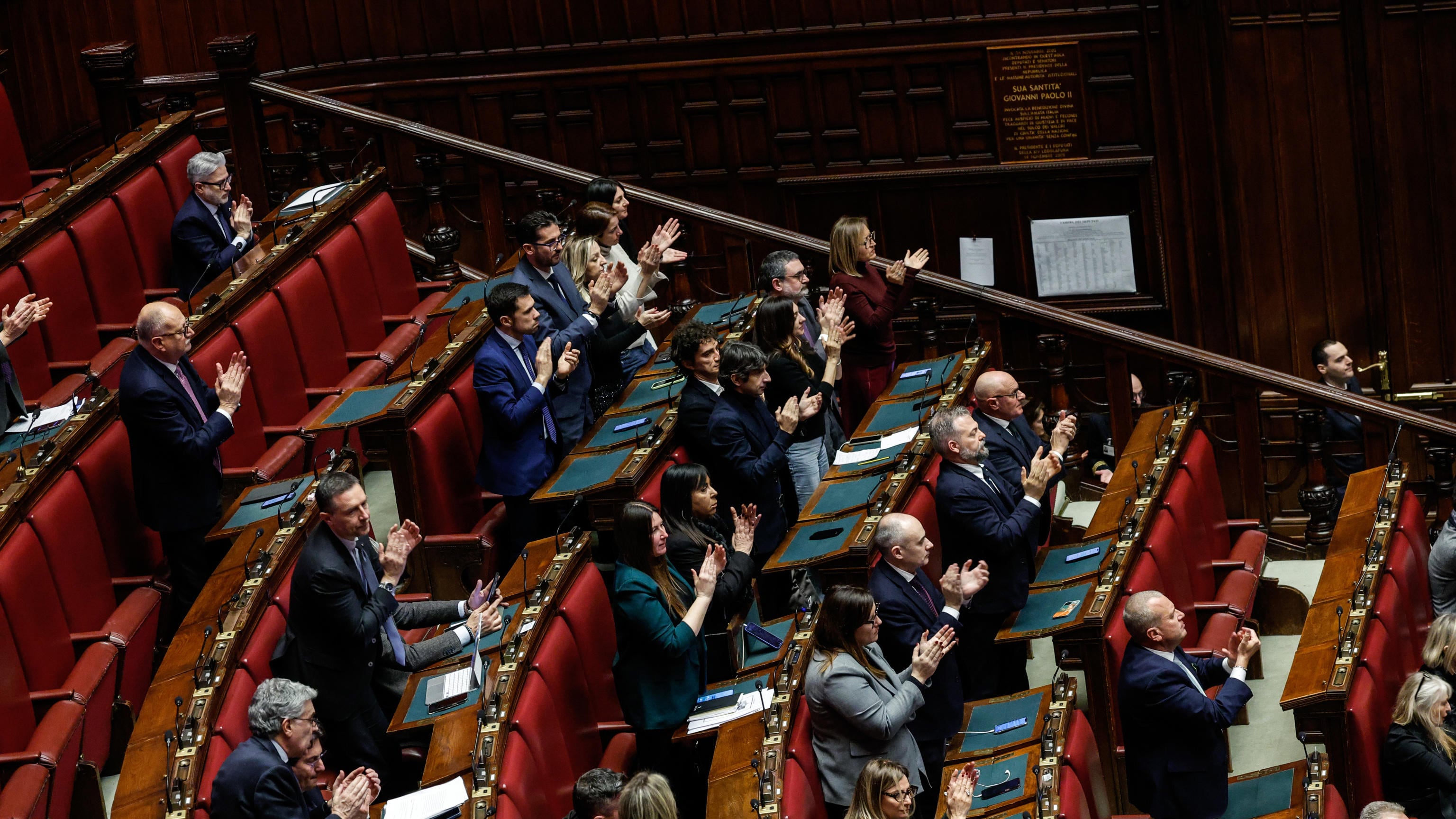 L'effetto Vannacci in Parlamento: le due coalizioni sempre più distanti