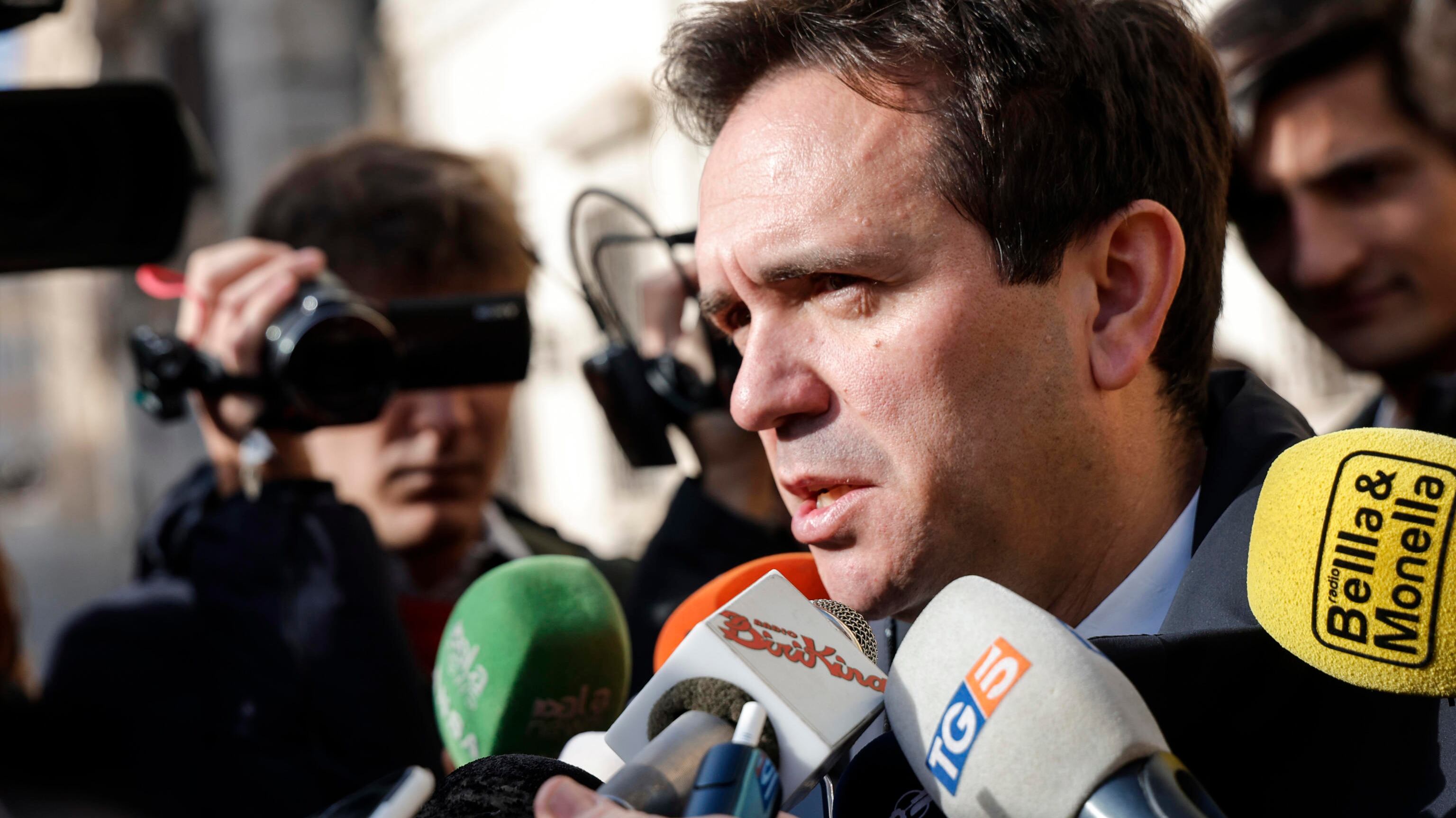 Sorte nomina sei commissari. E Cattaneo si ribella