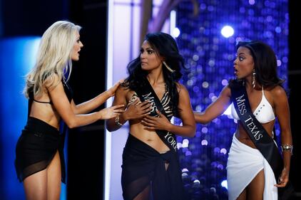 Nina, la prima Miss USA indiana 9