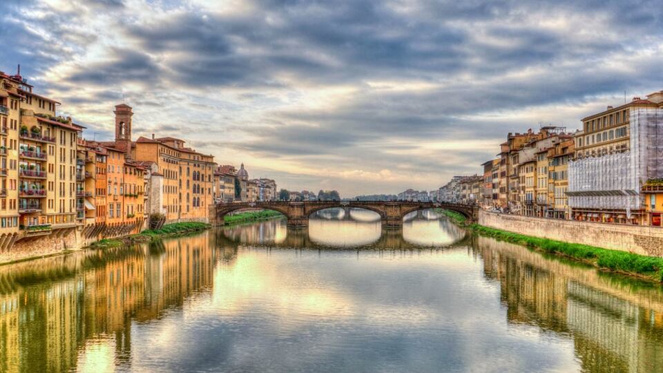 Firenze, minacciato e offeso dopo aver difeso ragazzo straniero