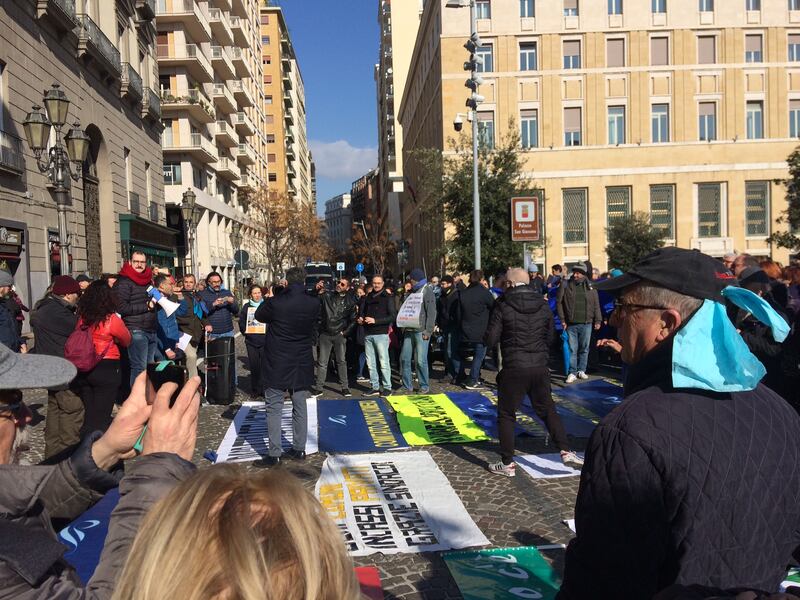 Napoli, una "marea azzurra" protesta per la vivibilità 2