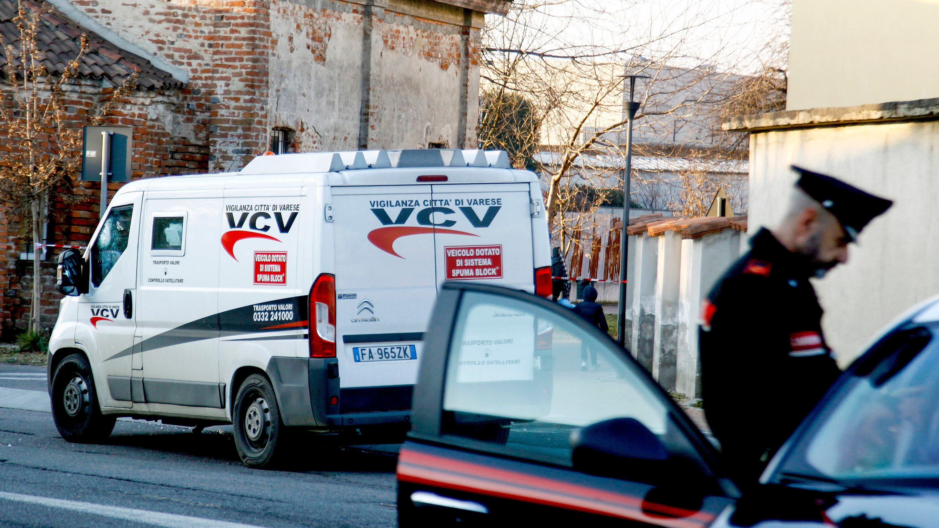 Blitz a furgone portavalori: quattro in fuga