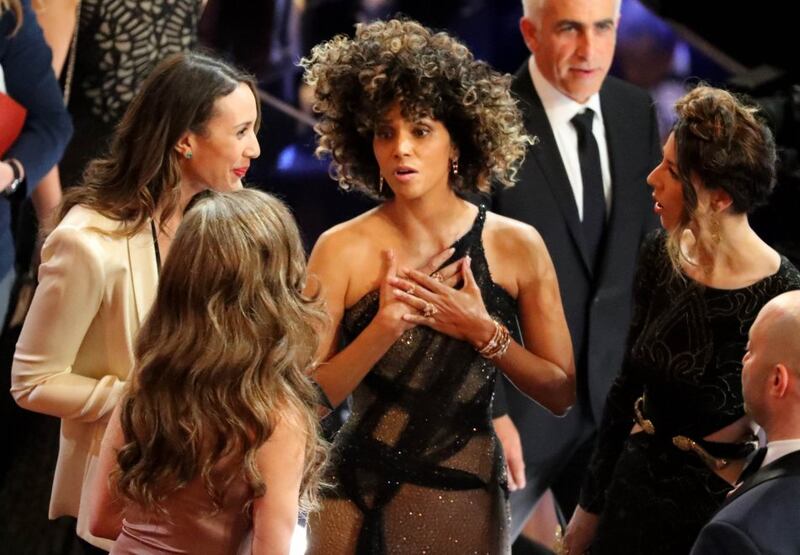 Halle Berry, sexy e talentuosa 13