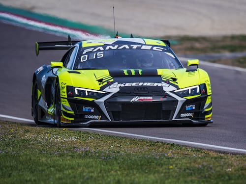 Valentino pilota ci ha già preso gusto. Ed è bagno di folla