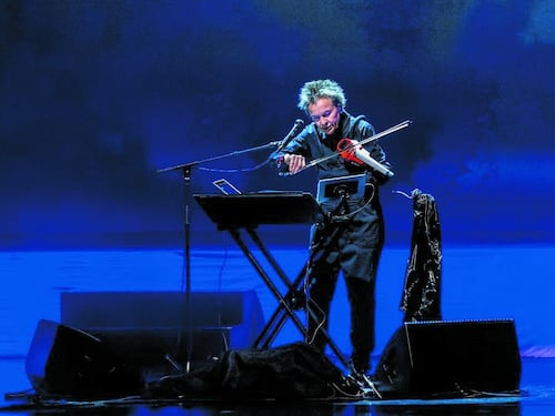 "The Republic of Love": Laurie Anderson si esibisce in Triennale