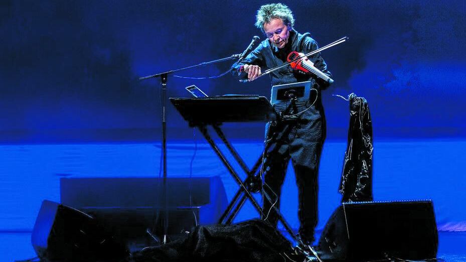 "The Republic of Love": Laurie Anderson si esibisce in Triennale