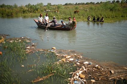 A sud di Mosul per gli iracheni la vita continua 14