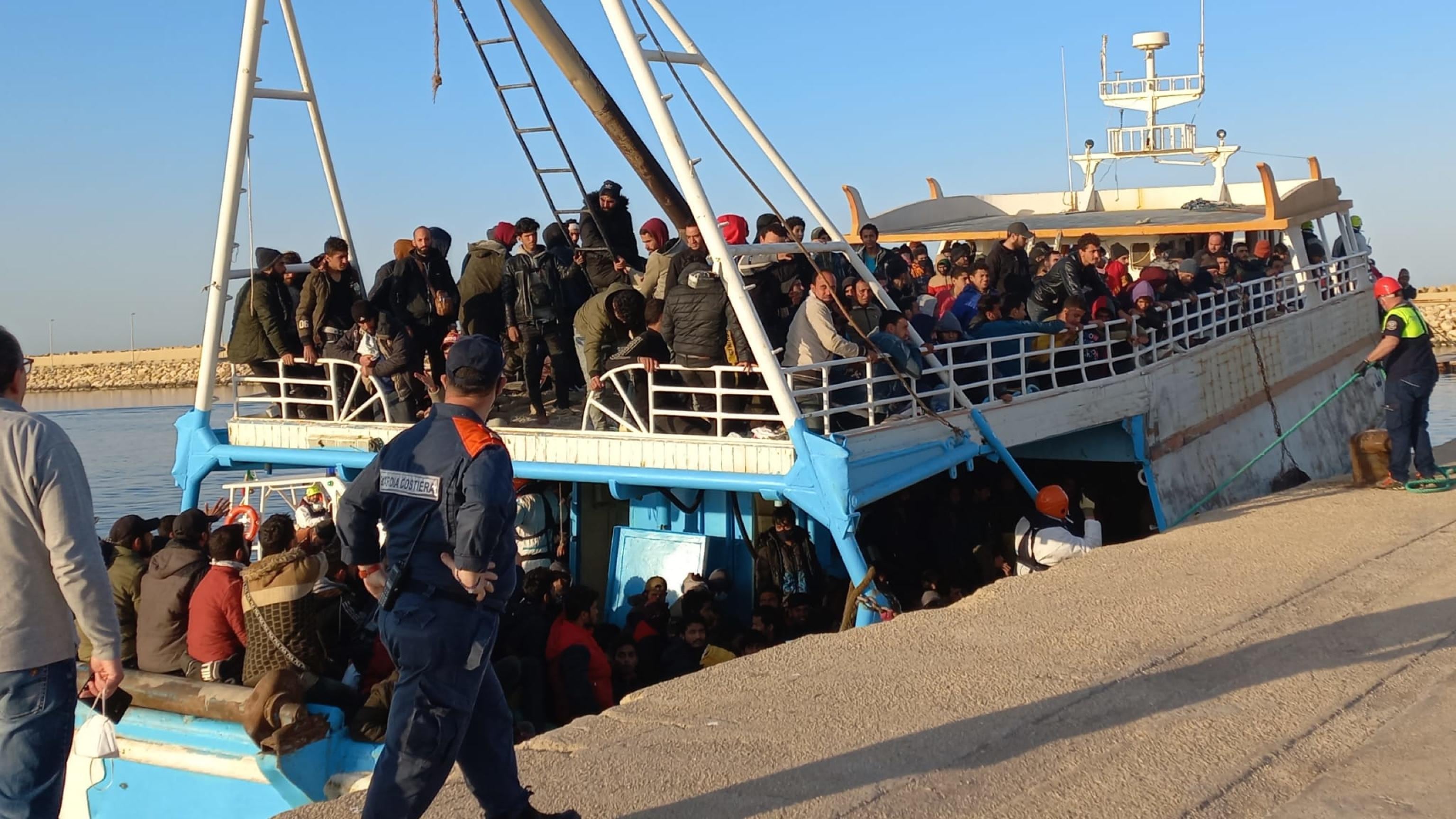 Assalto alle coste senza fine: oltre 600 clandestini in 72 ore
