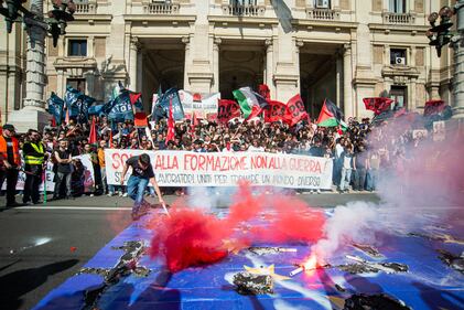 Le manifestazioni di antagonisti e studenti in tutta Italia 8